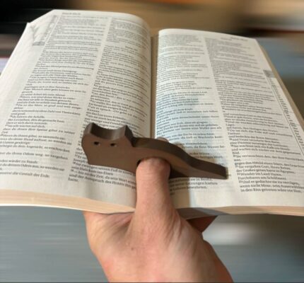 نگه‌دارنده صفحه کتاب مدل گربه